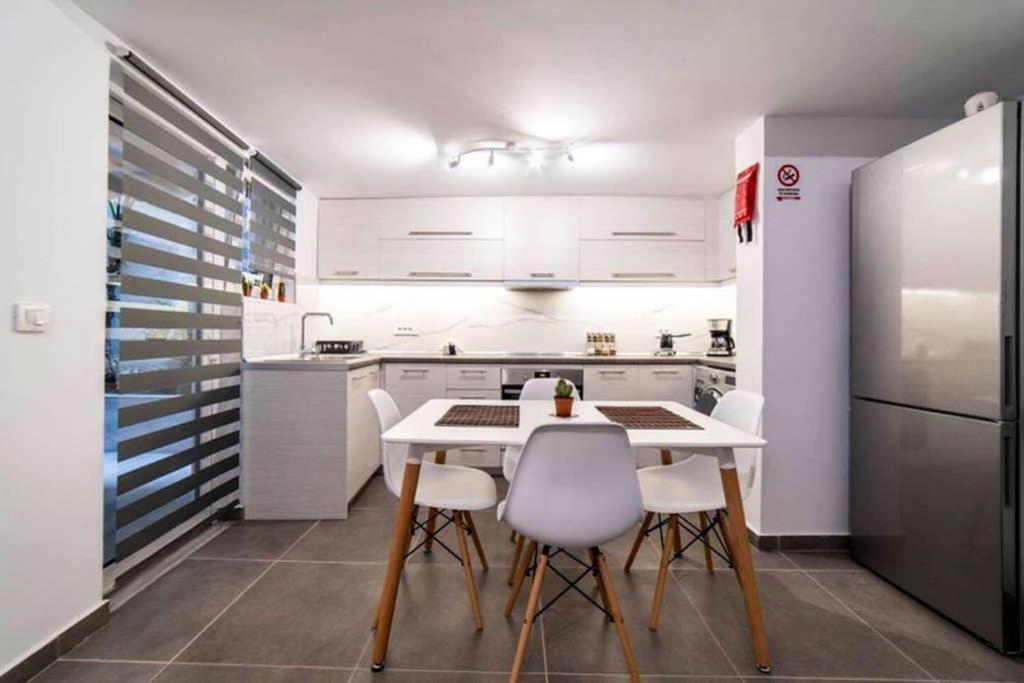 Brand New Aprt With Backyard In Lycabettus Hill ! Lejlighed Athen Eksteriør billede